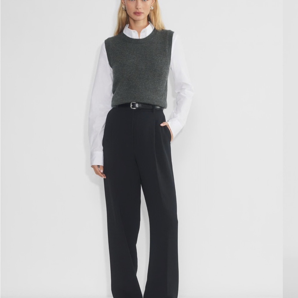 Aritzia effortlesss trousers - like new!